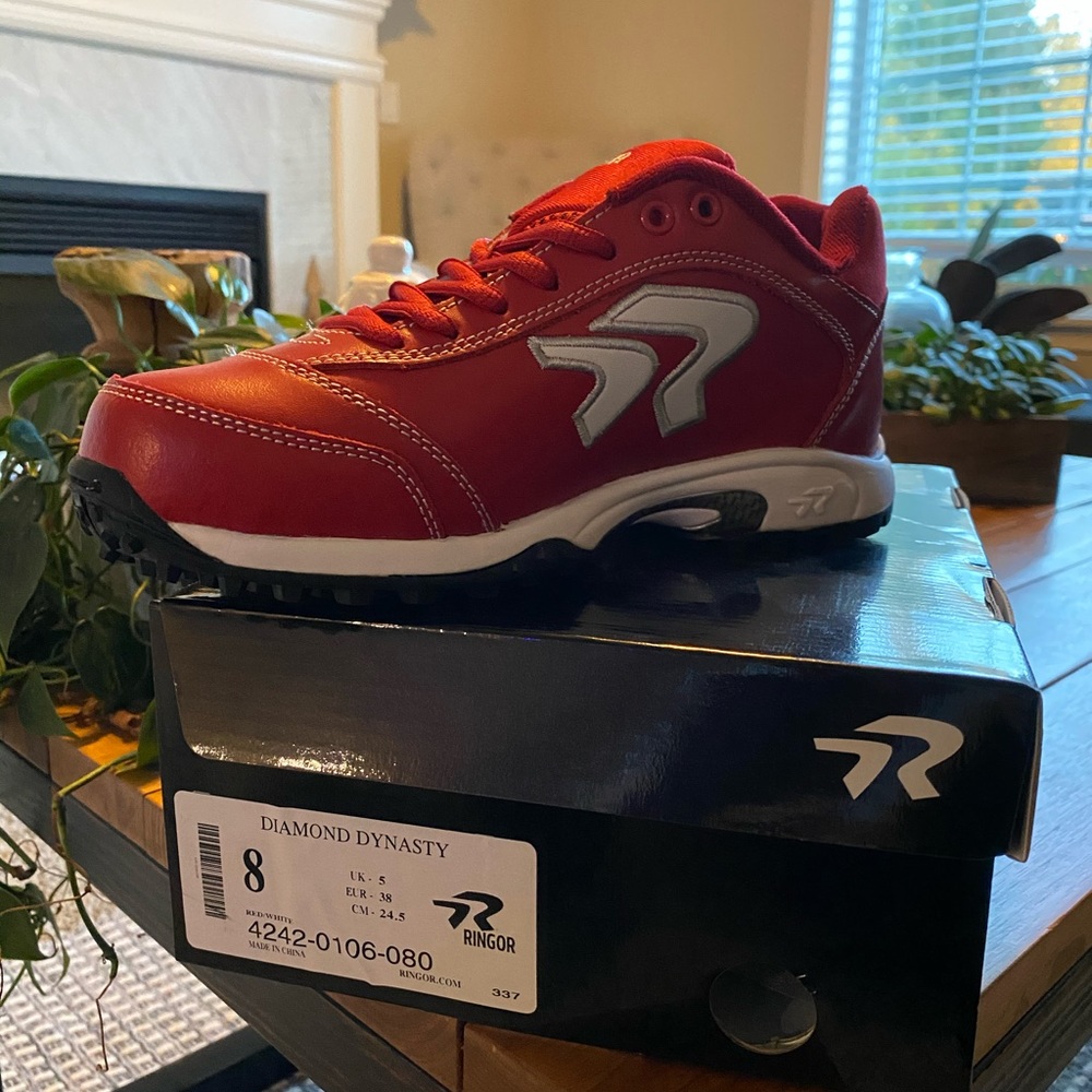 Women’s size 8 Ringor turf shoes.